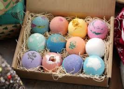Lifearound2angels Bath Bomb, Christmas Edition Set 6 oz. 9 pk.