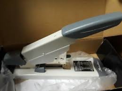 Swingline Deluxe Heavy Duty Stapler 160 Sheet Capacity Platinum